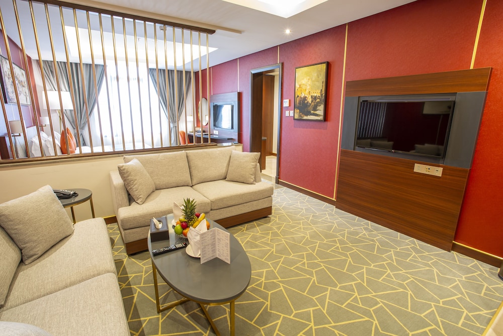Executive Suite - Photo 6