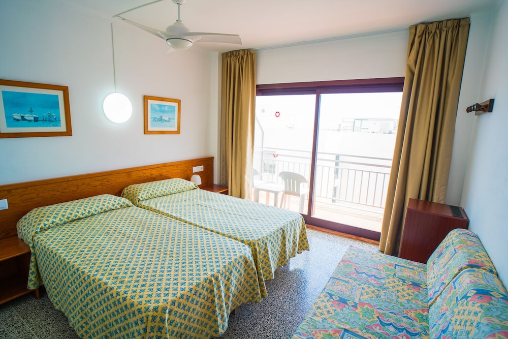 Habitación Doble Superior, Balcón, Vista al Mar (2 Adultos + 1 Niño)