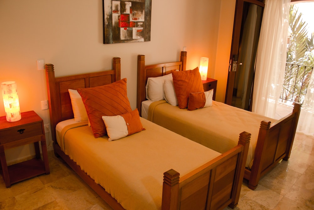 Suite, 2 Bedrooms - Photo 1