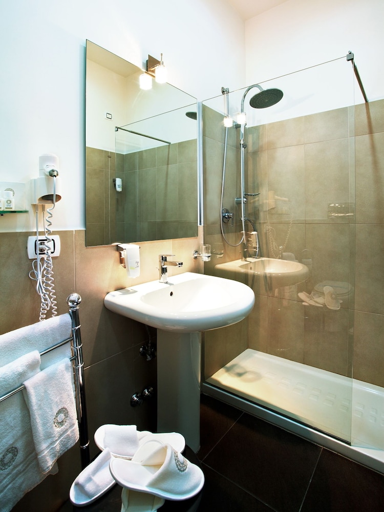 Classic Double Room - Photo 7