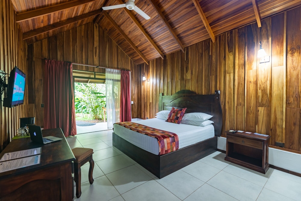 Superior Cabin, 1 King Bed, Terrace, Garden View
