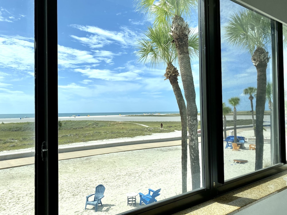 Traditional Room, 2 Queen Beds, Refrigerator & Microwave, Beach View (Gulf Front) - Photo 15