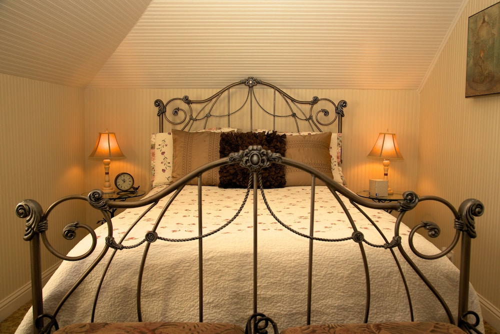 Ocean Mist Suite (Pets Not Allowed)