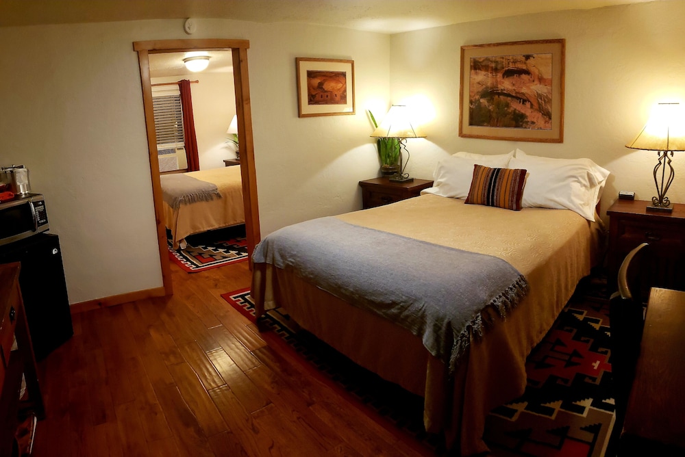 Deluxe Double Room, 2 Queen Beds photo 2