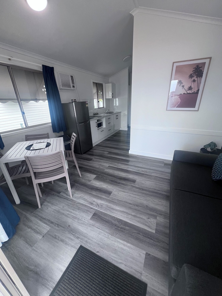 Cabin, 2 Bedrooms, Ocean View - Photo 13