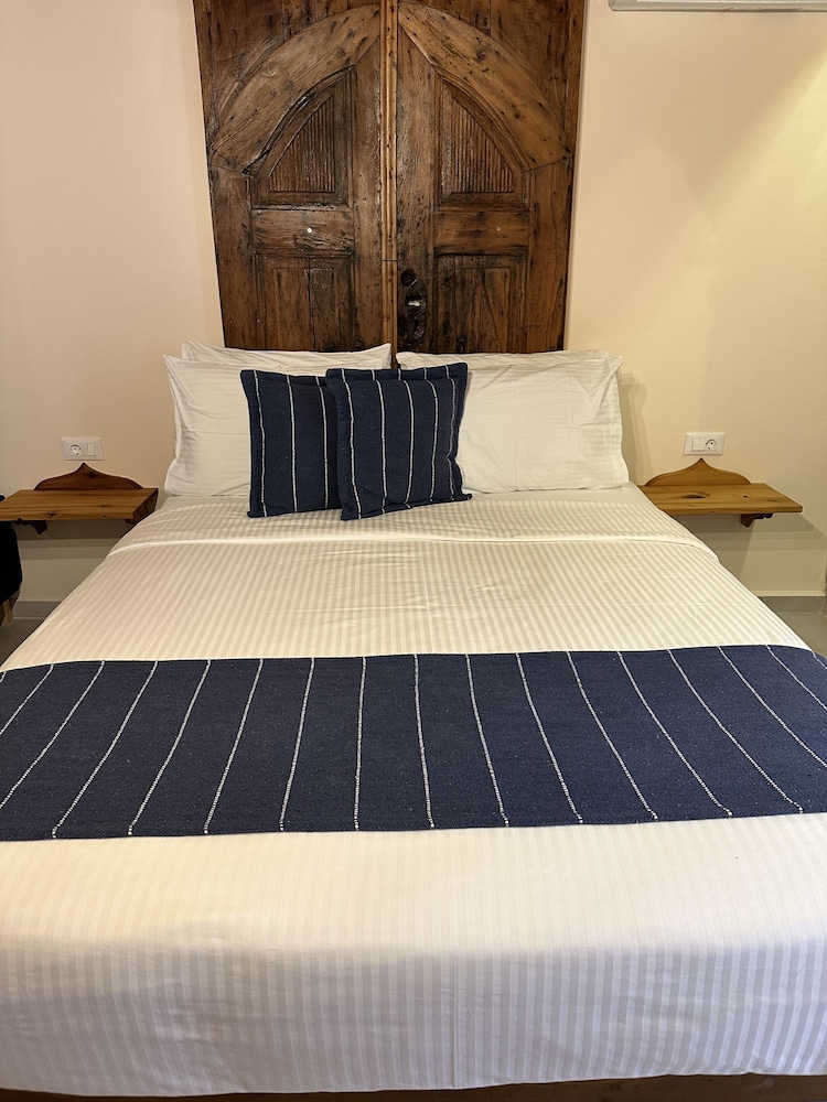 Deluxe Studio Suite - Photo 2
