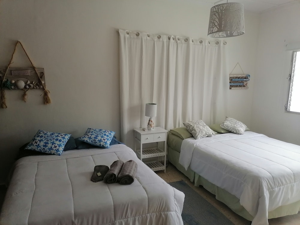 Basic Quadruple Room, Multiple Beds, Shared Bathroom (Estrella) photo 1