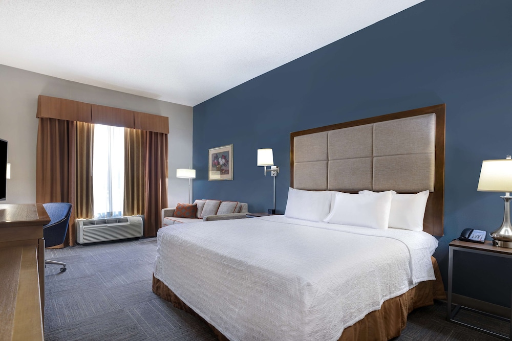 Suite, 1 King Bed, Non Smoking - Photo 2