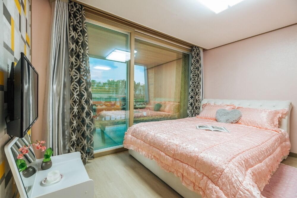 Room (Couple 1) - Photo 5