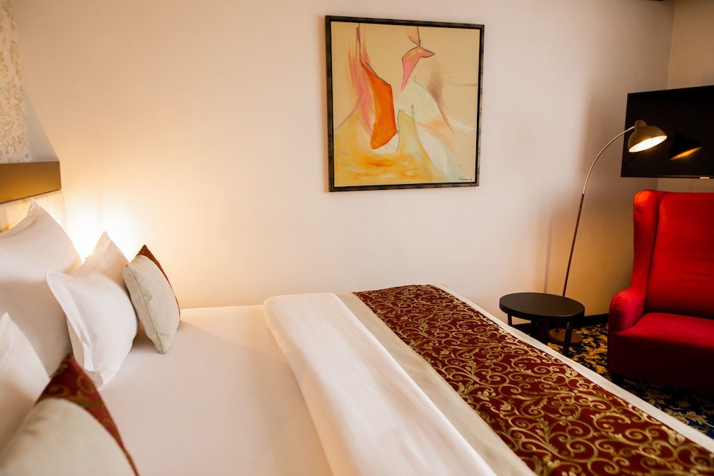 Economy Double Room, 1 King Bed photo 1