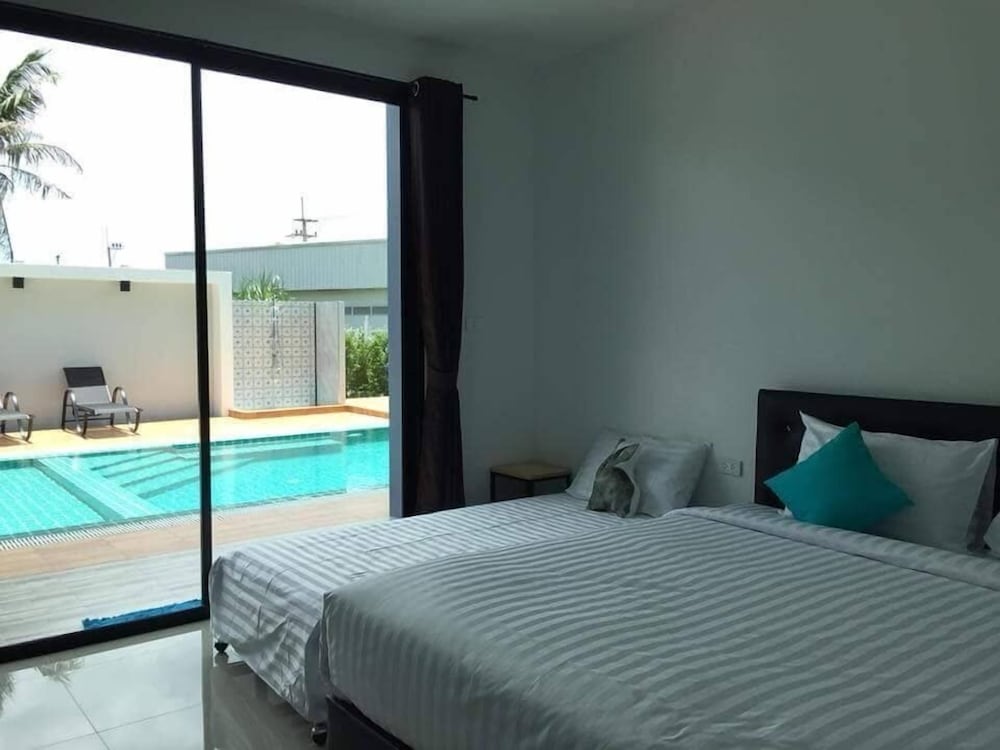 Deluxe Double Room with Pool Access