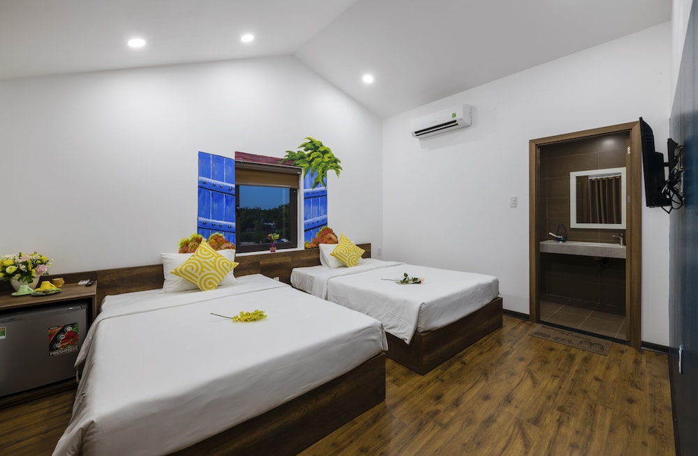 Family Room, City View