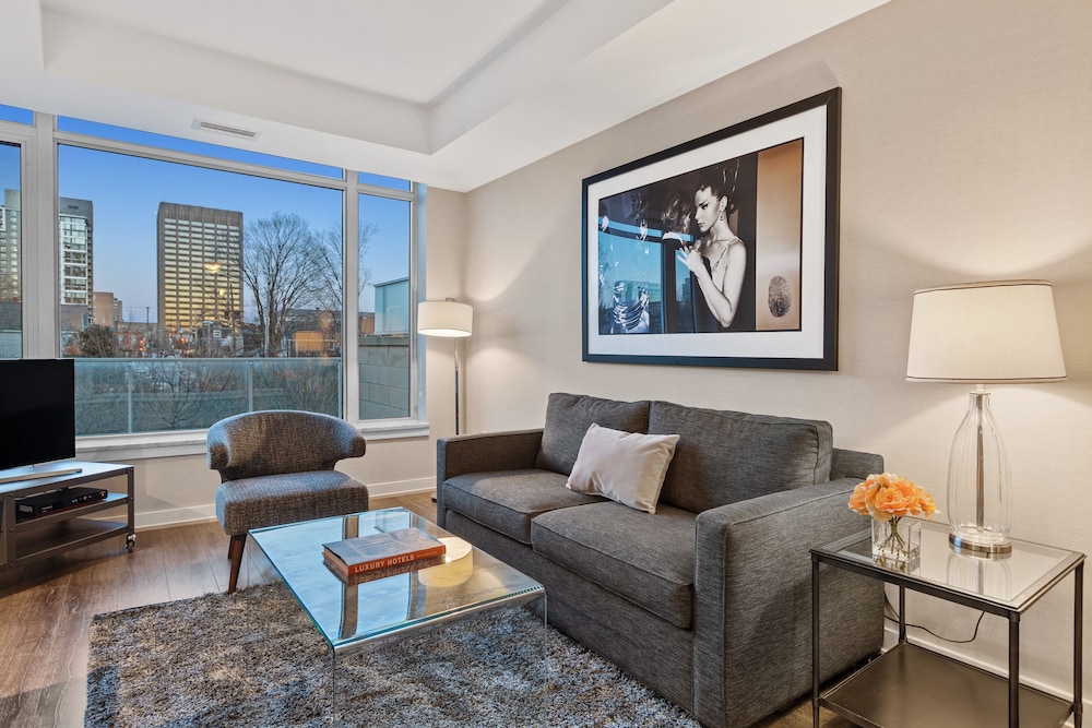 One Bedroom King Suite photo 2