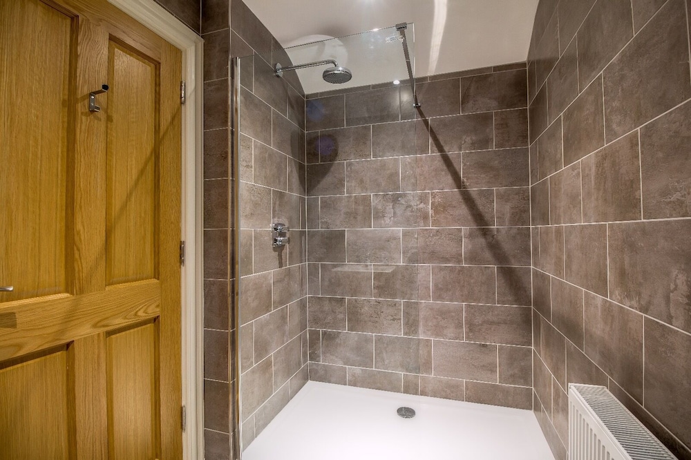 Classic Double Room, Ensuite (Skylight Only) photo 3