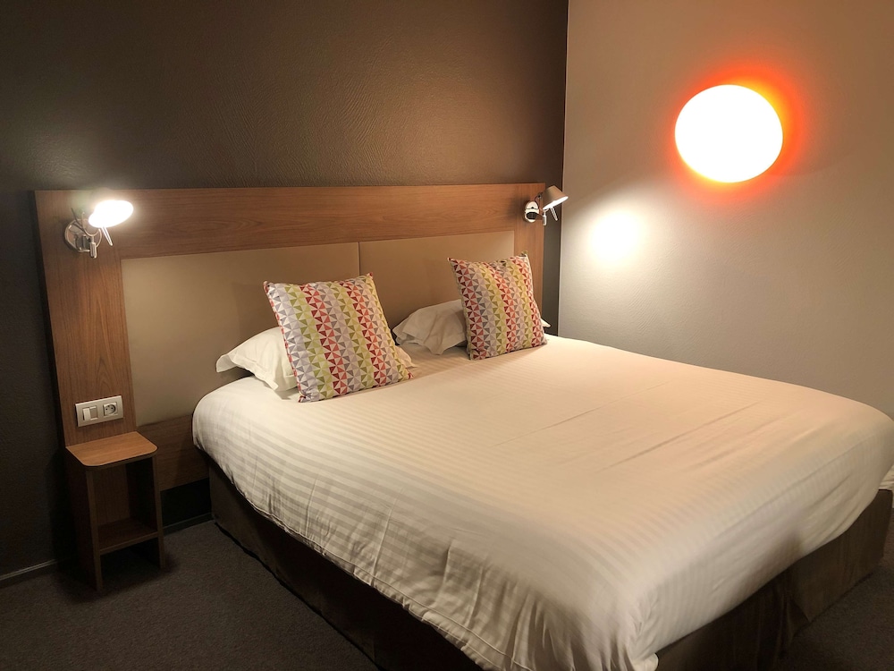 Standard Room, Multiple Beds - Photo 3