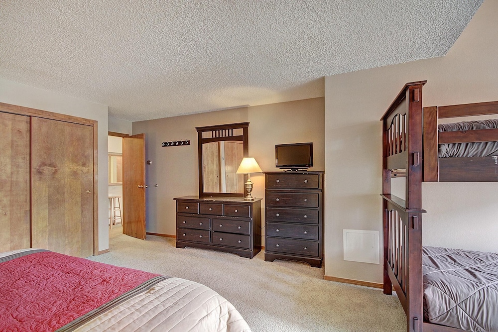 Condo, 2 Bedrooms photo 2