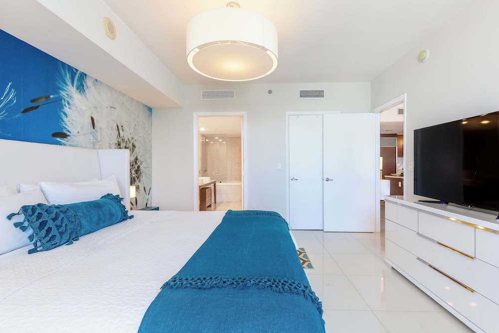 Boutique Apart, 1 King & Sofa Bed, Sauna, River/City Views, Balcony3906