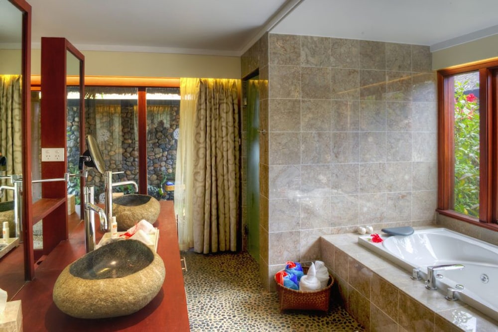 Two Bedroom Beachfront Suite photo 2