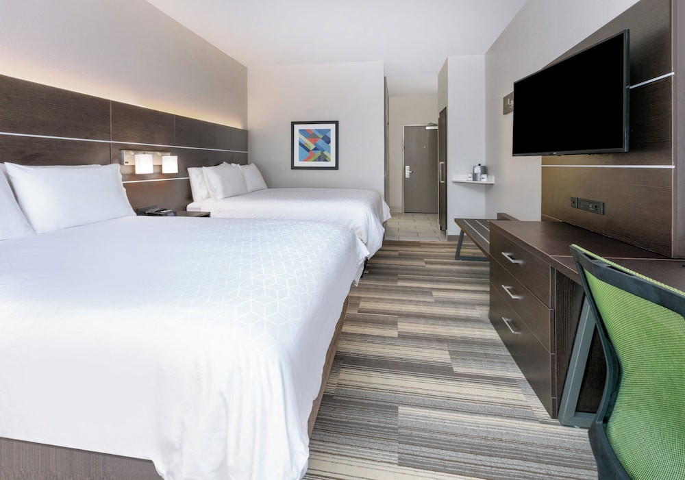 Standard Room, 2 Queen Beds - Photo 3