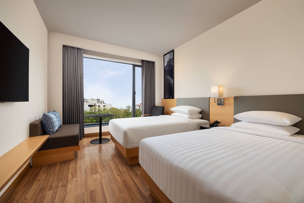 Room, 2 Twin Beds, City View - Photo 3