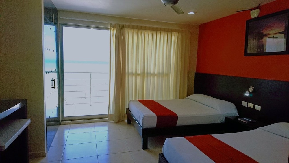 Standard Suite, Kitchenette, Pool View