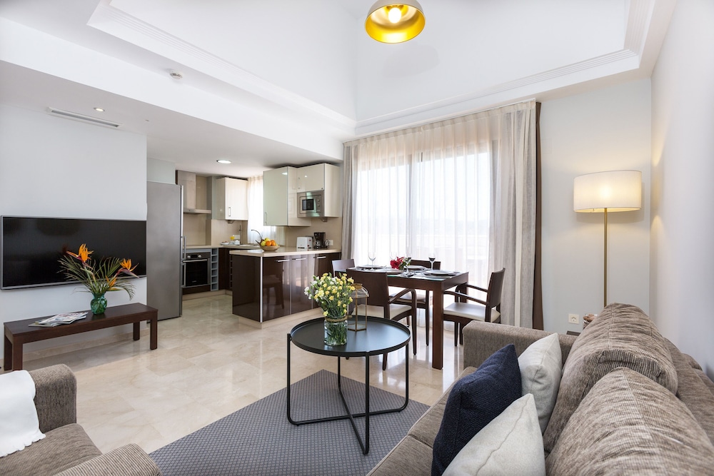 Penthouse, 2 Bedrooms (2 adults + 1 child)