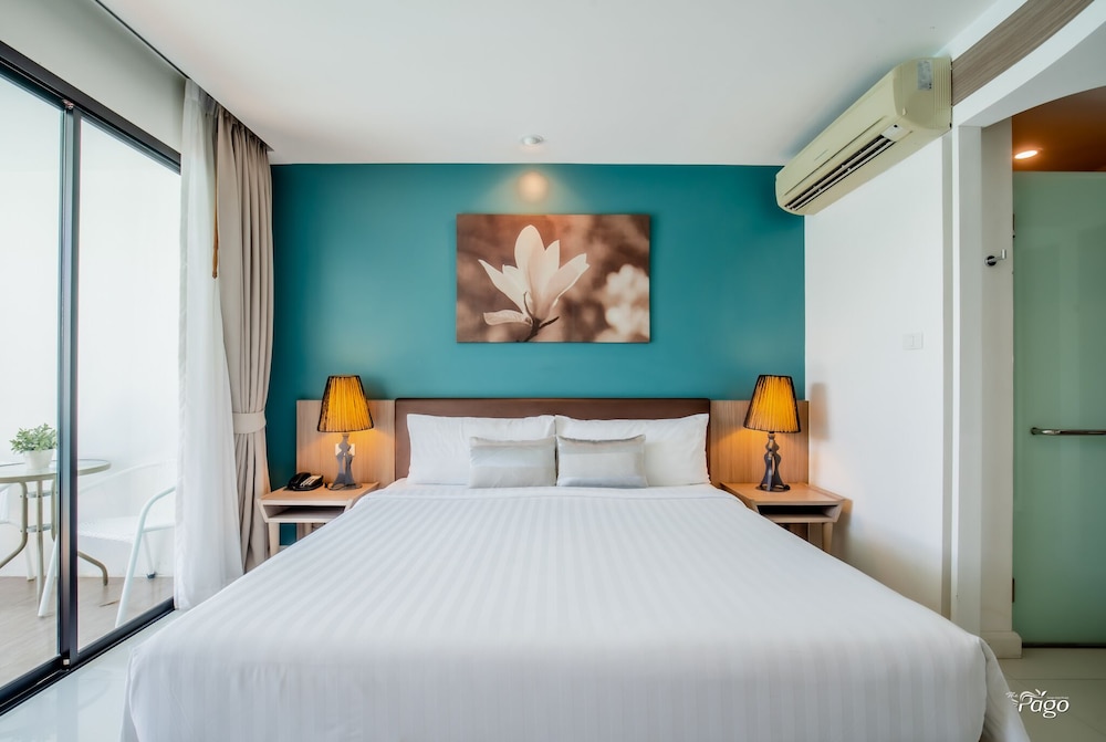 Deluxe Room, Pool Access photo 3