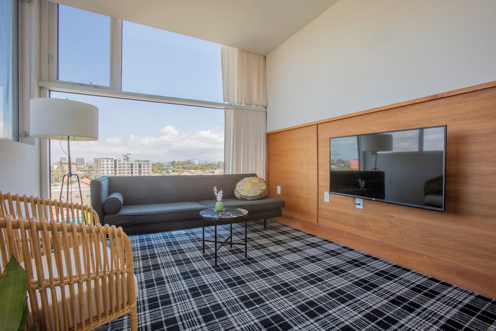 Signature Studio, City View - Photo 15