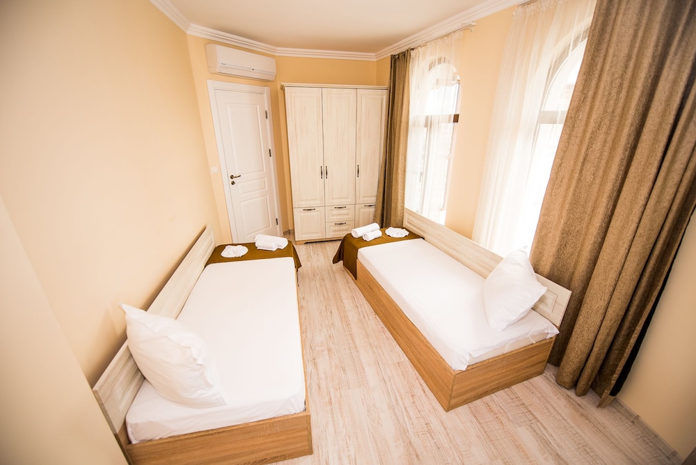 Apartment, 2 Bedrooms, Balcony, Partial Sea View photo 1
