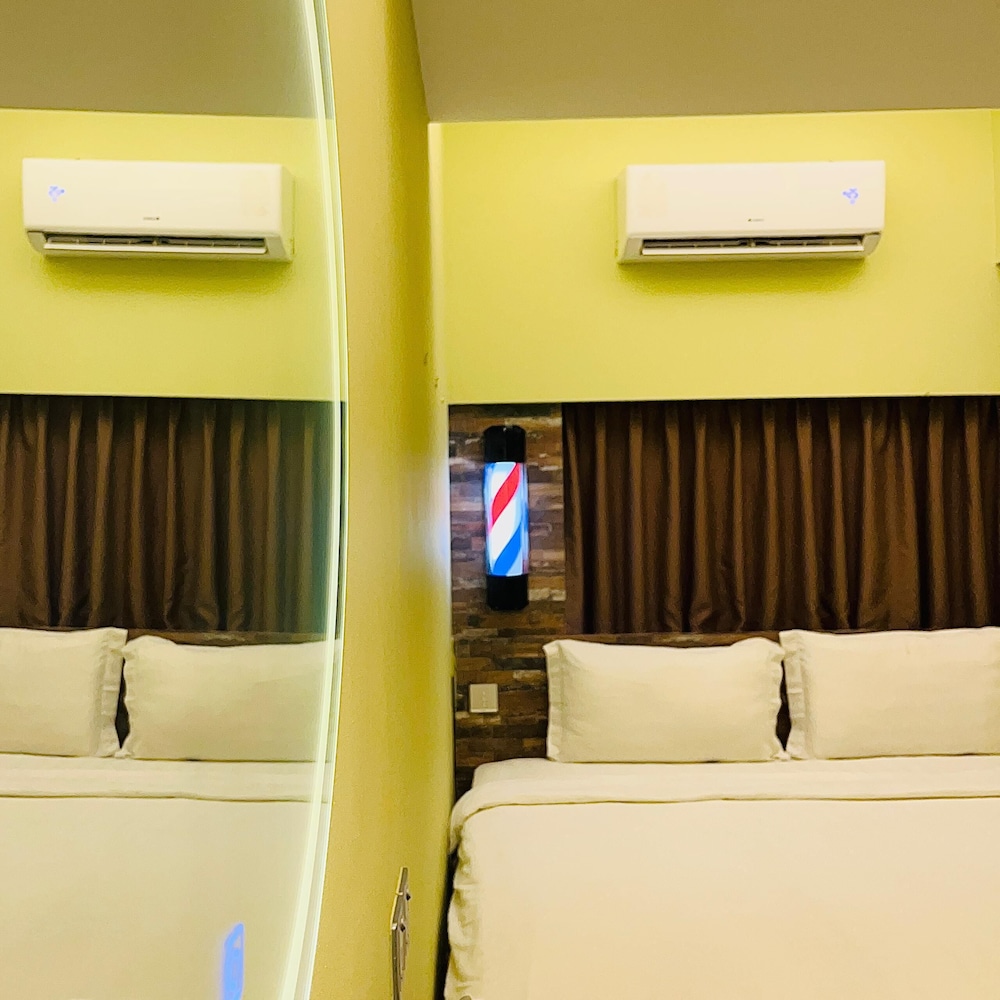 The Barber Room - Photo 1