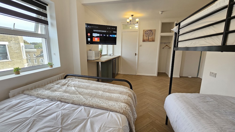 Deluxe Studio, 2 Double Beds photo 3