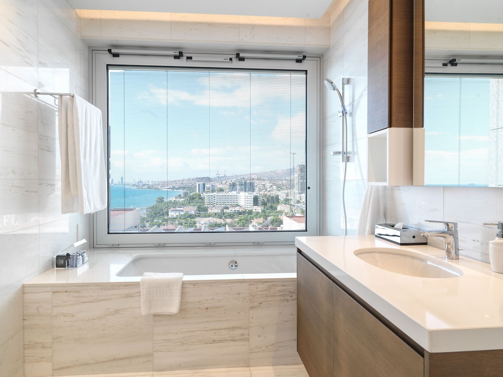 Luxury Apartment, 3 Bedrooms (9F) - Photo 23