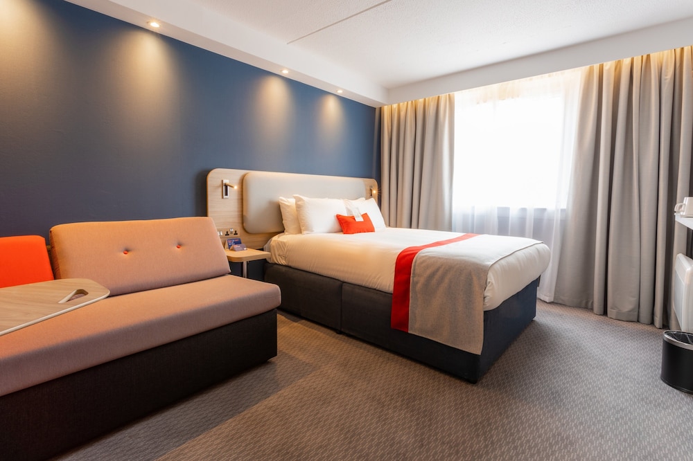 Standard Room, 1 Double Bed with Sofa bed (with Free Hot Breakfast) - Photo 1