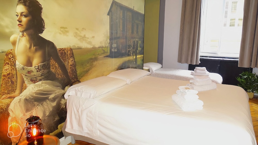 Exclusive Apartment, 3 Bedrooms, Kitchen, City View photo 3