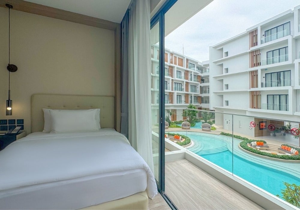 Deluxe Room With Pool View - Photo 1
