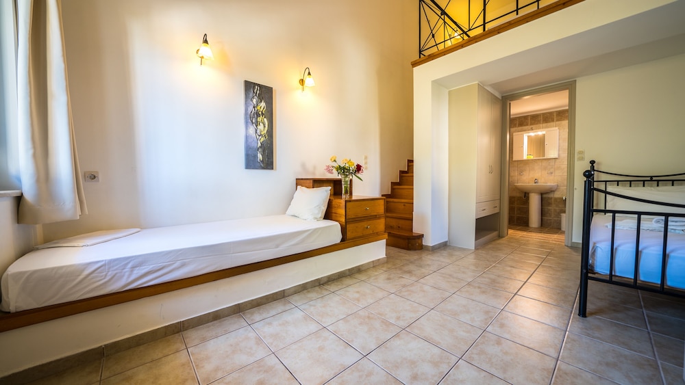 Junior Bungalow Suite - Split Level thumbnail 5