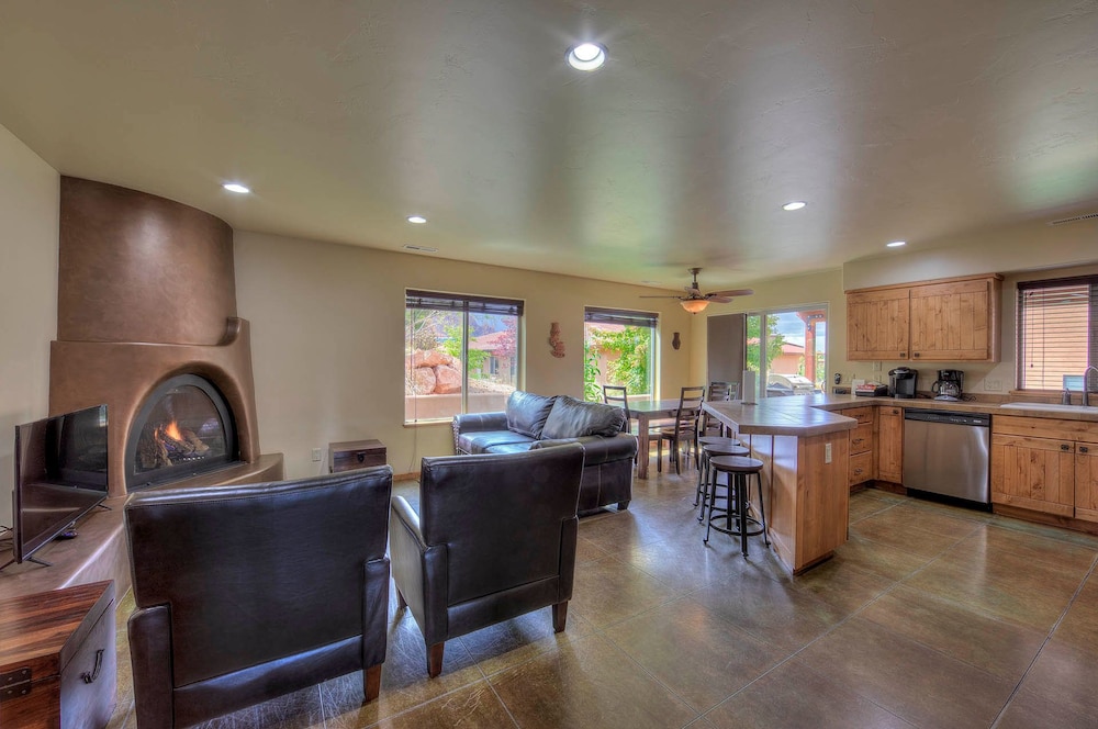 Premier Townhome photo 1