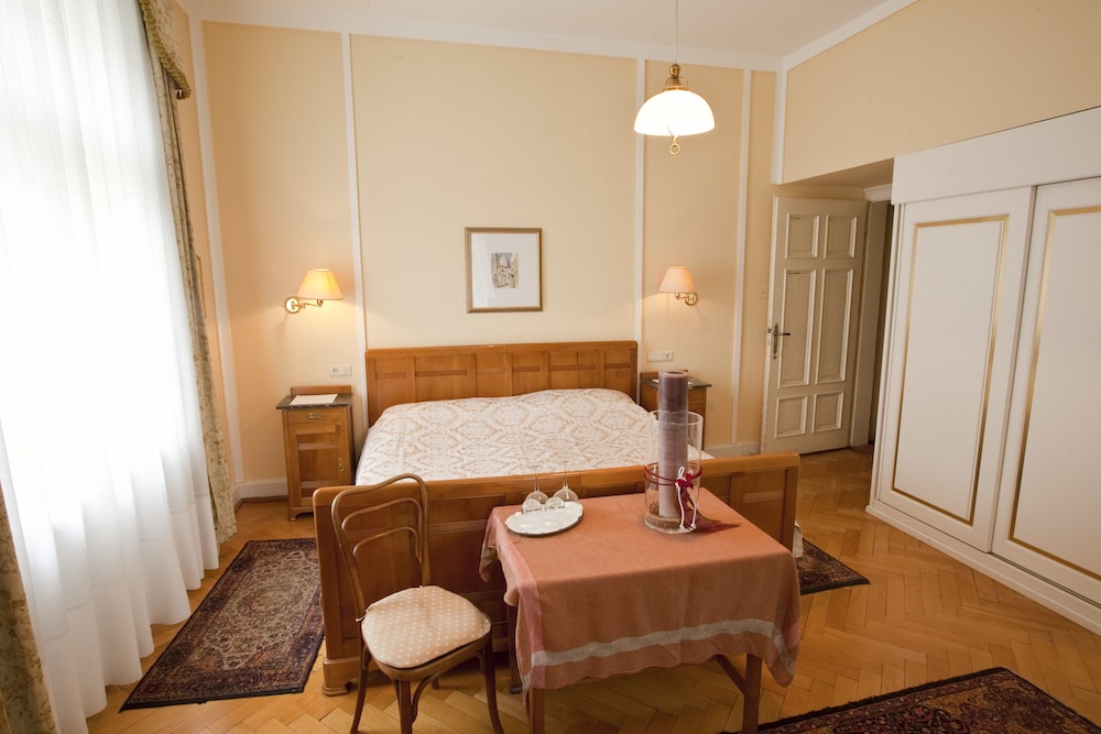 Double or Twin Room - Photo 7