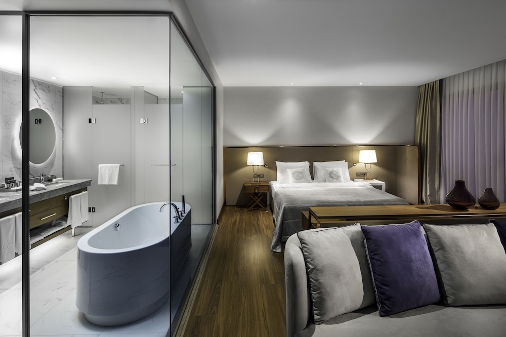 Suite, Corner (Golden Horn View) photo 1