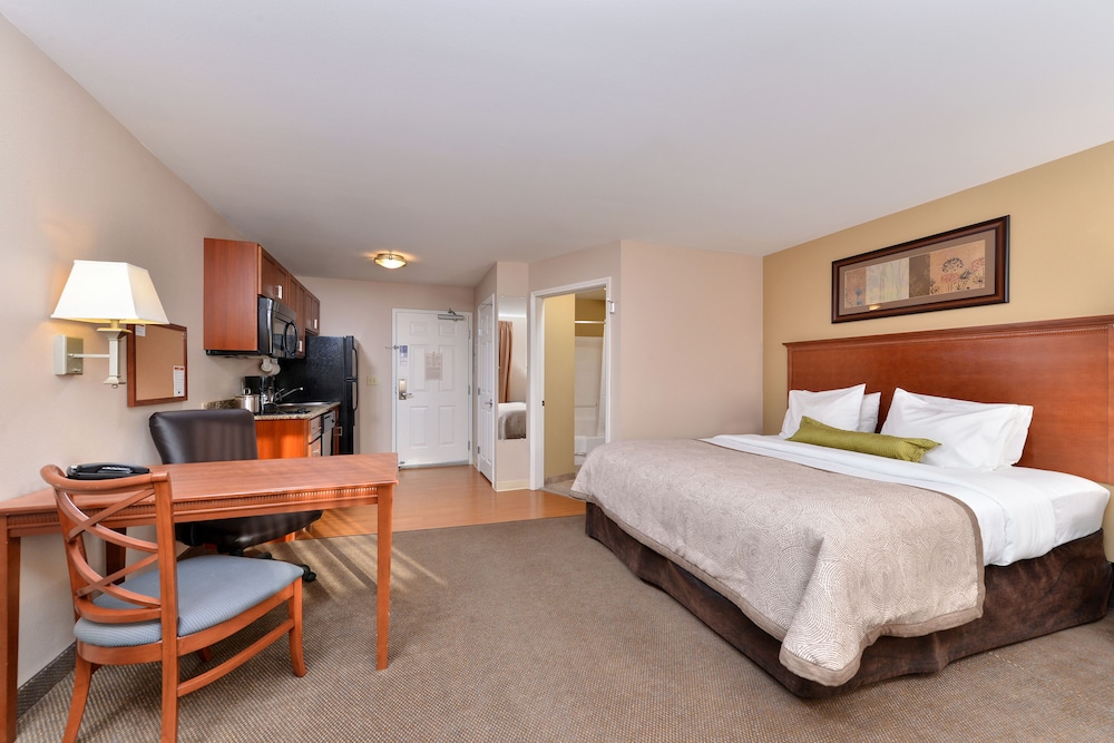 Suite, 1 Bedroom - Photo 1