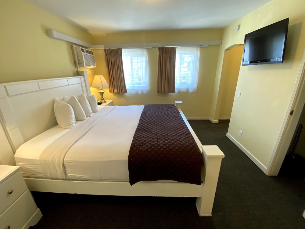 Deluxe Suite