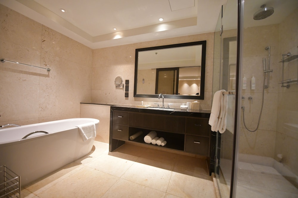 Apartment, 3 Bedrooms - Photo 3