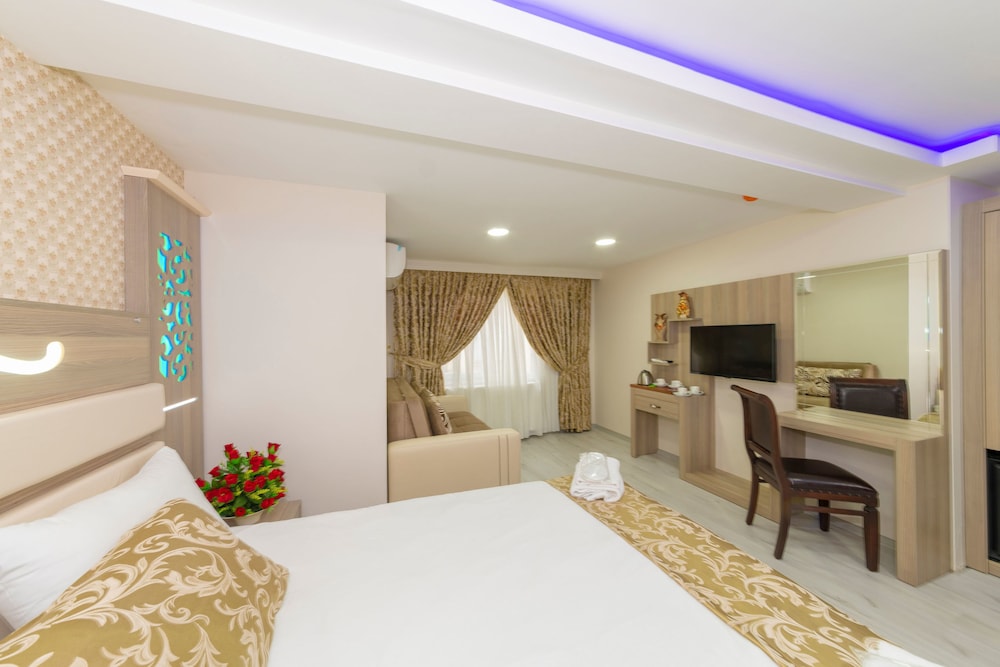Grand Triple Room photo 3