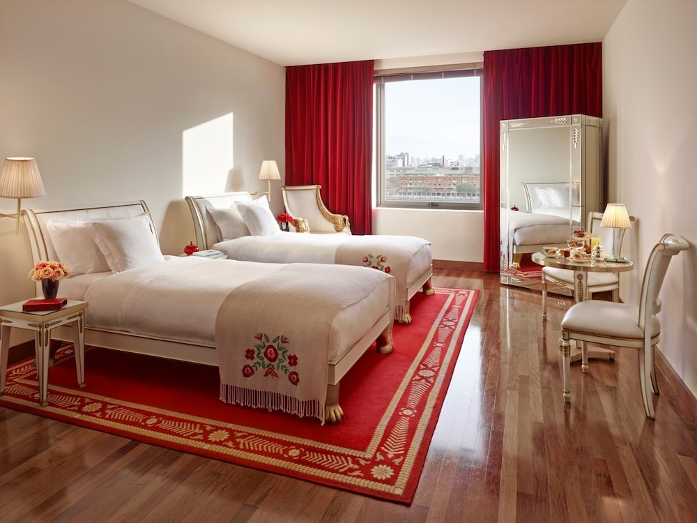 Room, 1 King Bed (Skyline View)