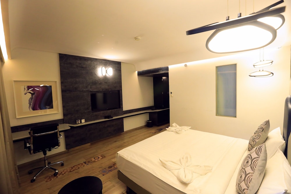 Premium Room with Jacuzzi - Photo 2