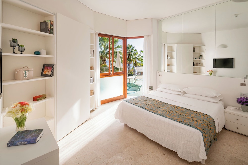 Family Double Room, Terrace, Partial Sea View