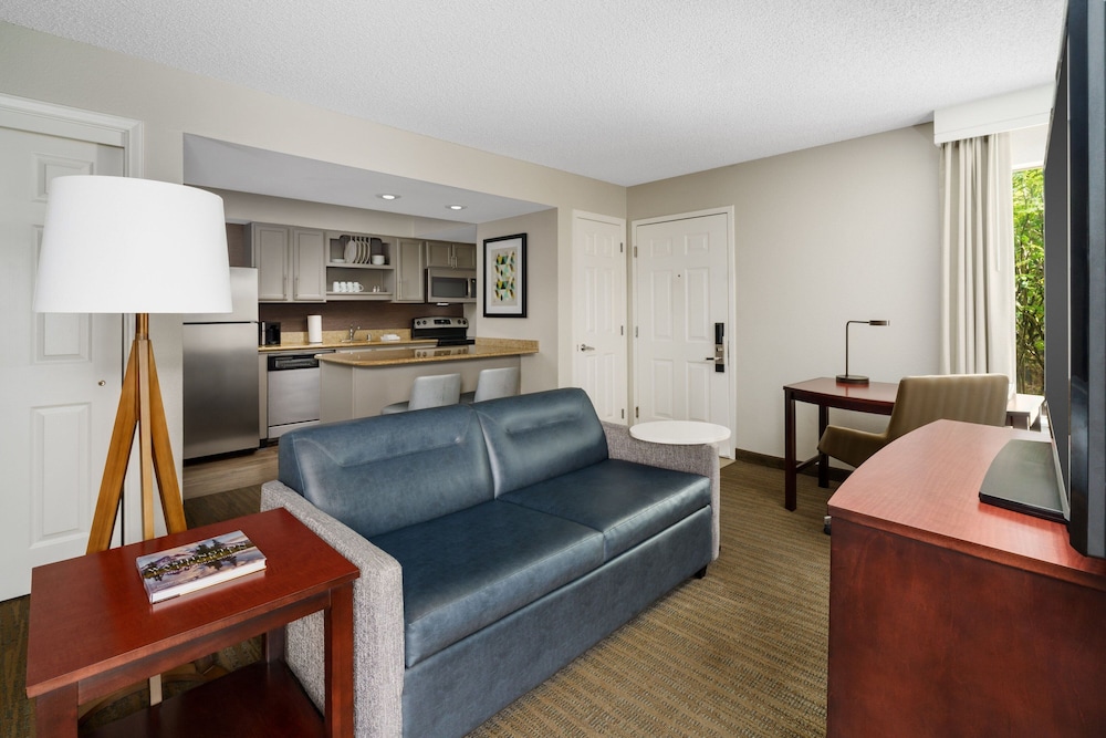 Suite, 1 Bedroom - Photo 1