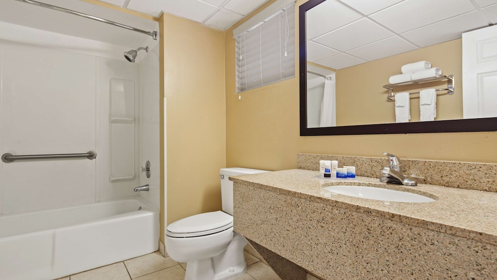Standard Room, 1 Queen Bed, Non Smoking (No View) - Photo 6