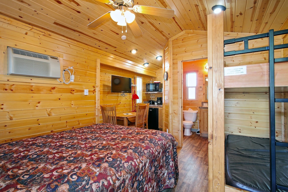 Cabin, Multiple Beds, Non Smoking (Pets OK, Linens Available) photo 1