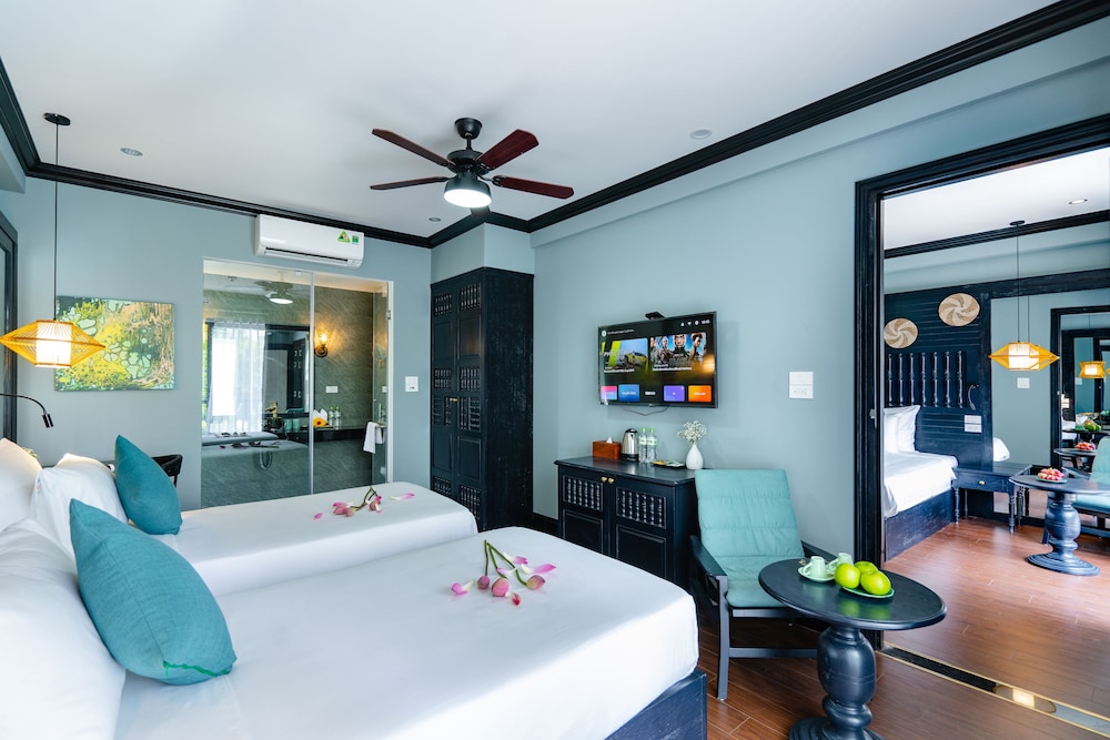 Deluxe Double or Twin Room, Pool View - Photo 10